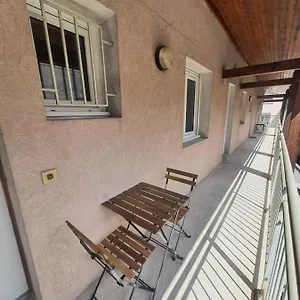 Au Calme Espace Exterieur Parking Gratuit Dans La Rue Appartement